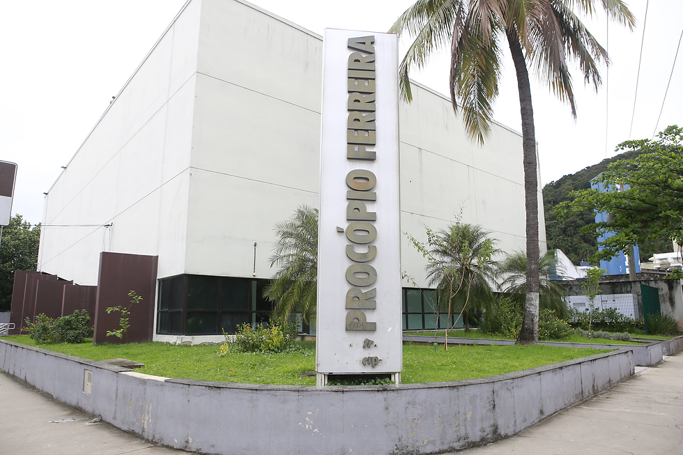 Os ingressos estão sendo vendidos à R$60,00 (inteira) e R$30,00 (meia);a classificação é a partir de 10 anos