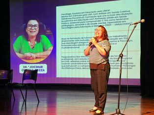 Guarujá oferece capacitação sobre TEA aos educadores, acompanhada da entrega de kits pedagógicos