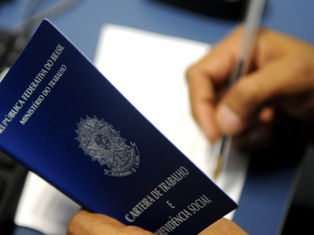 PAT de Guarujá oferece 41 vagas de emprego nesta quarta-feira (25)