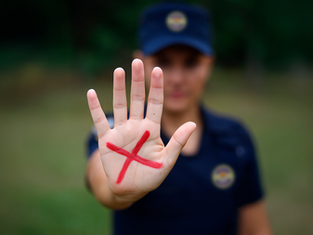Capacitação sobre atuação policial no combate à violência doméstica é organizada em Guarujá