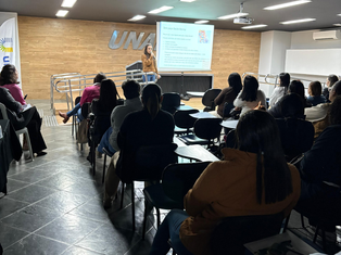 Profissionais da Educação em Guarujá recebem capacitação sobre neurodesenvolvimento infantil