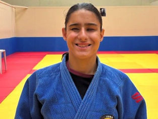 O Ginásio do Guaibê oferece aulas de judô ministradas por uma atleta paralímpica da cidade de Guarujá.