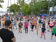 Guarujá recebe o “Dançando na Praça com Karaokê” no próximo dia 30