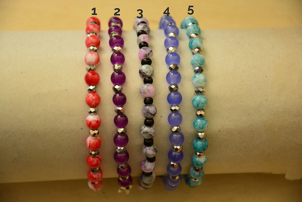 Glasperlen Armband marmoriert handgefädelt – 5 Farben: rot, lila, rosa-grau, lavendel, türkis mit Schliffperlen