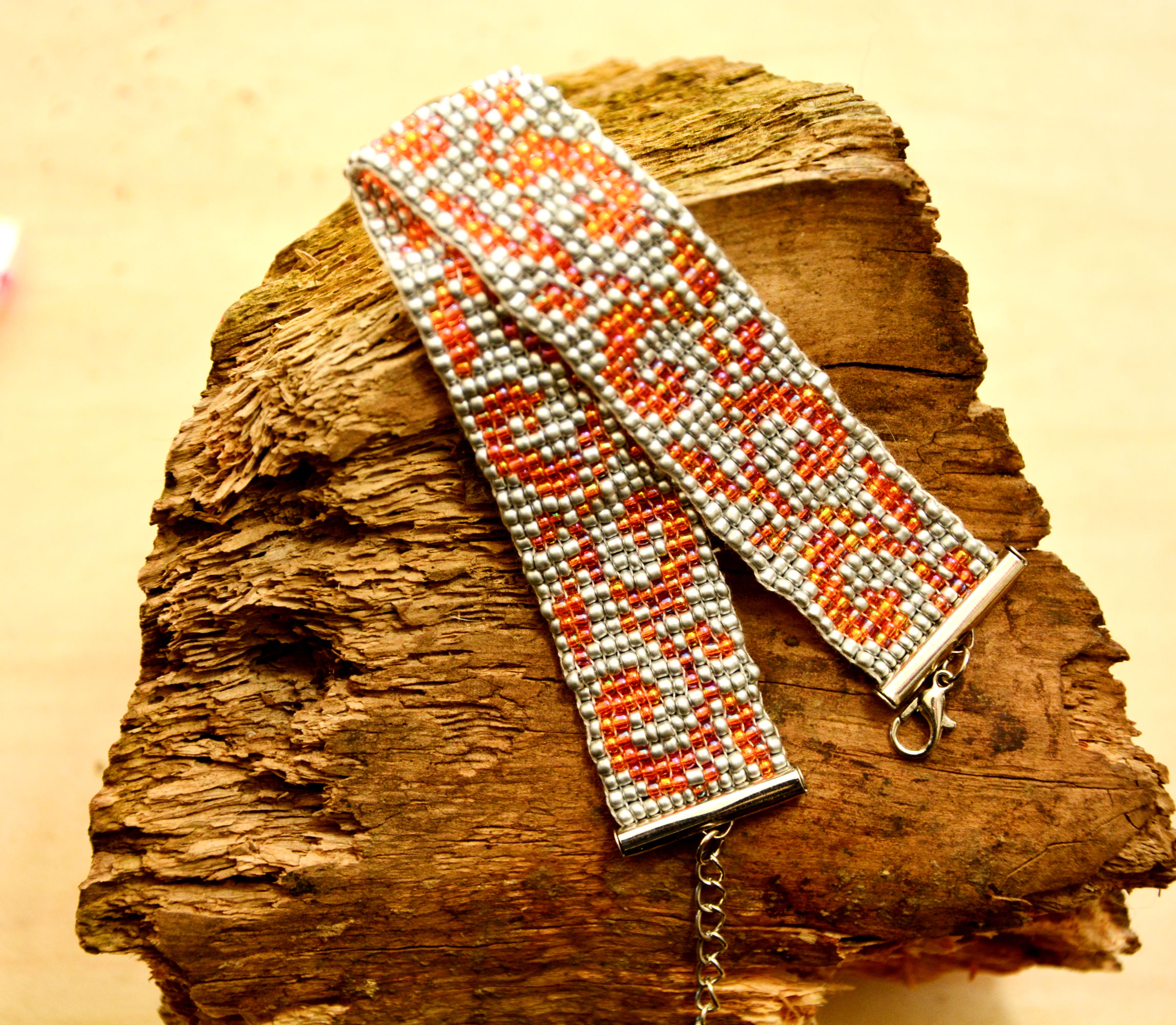 Seed Beads Armband Flammen handgewebt nickelfrei – Silber Orange, 2cm breit, Karabinerverschluss