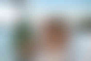 La mariée embrasse sa maman