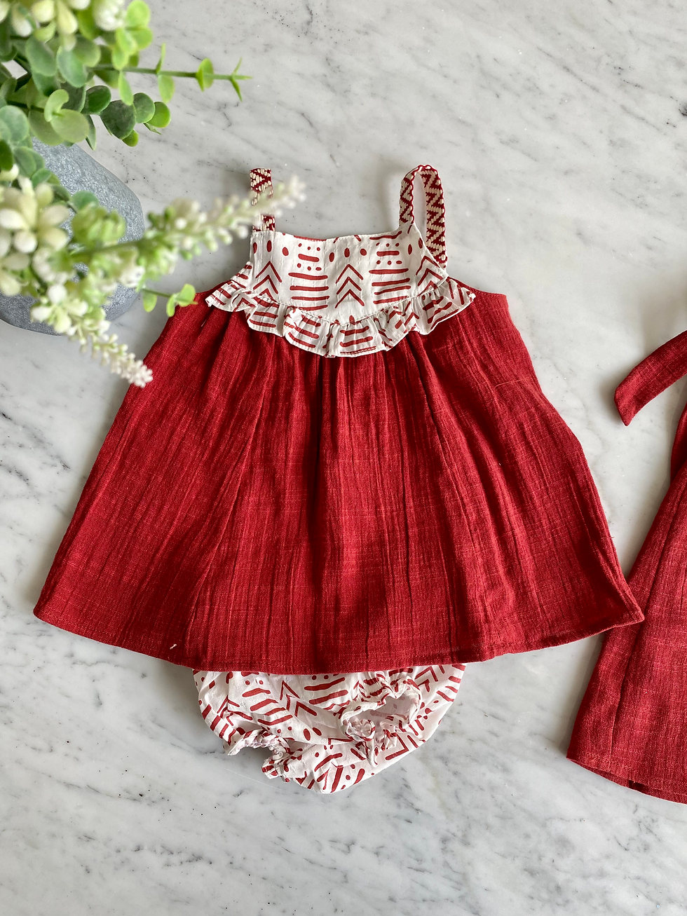 Miniatura: Vestido bebé granate con cubrepañal Cleopatra 