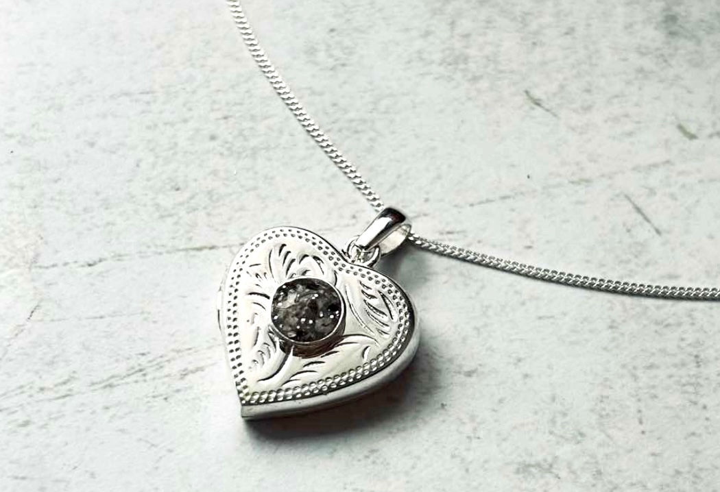 Frontal Circle Heart Keepsake Inclusion Locket Necklace