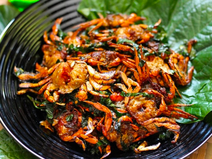 roasted-ricefield-crabs-with-betal-leaves