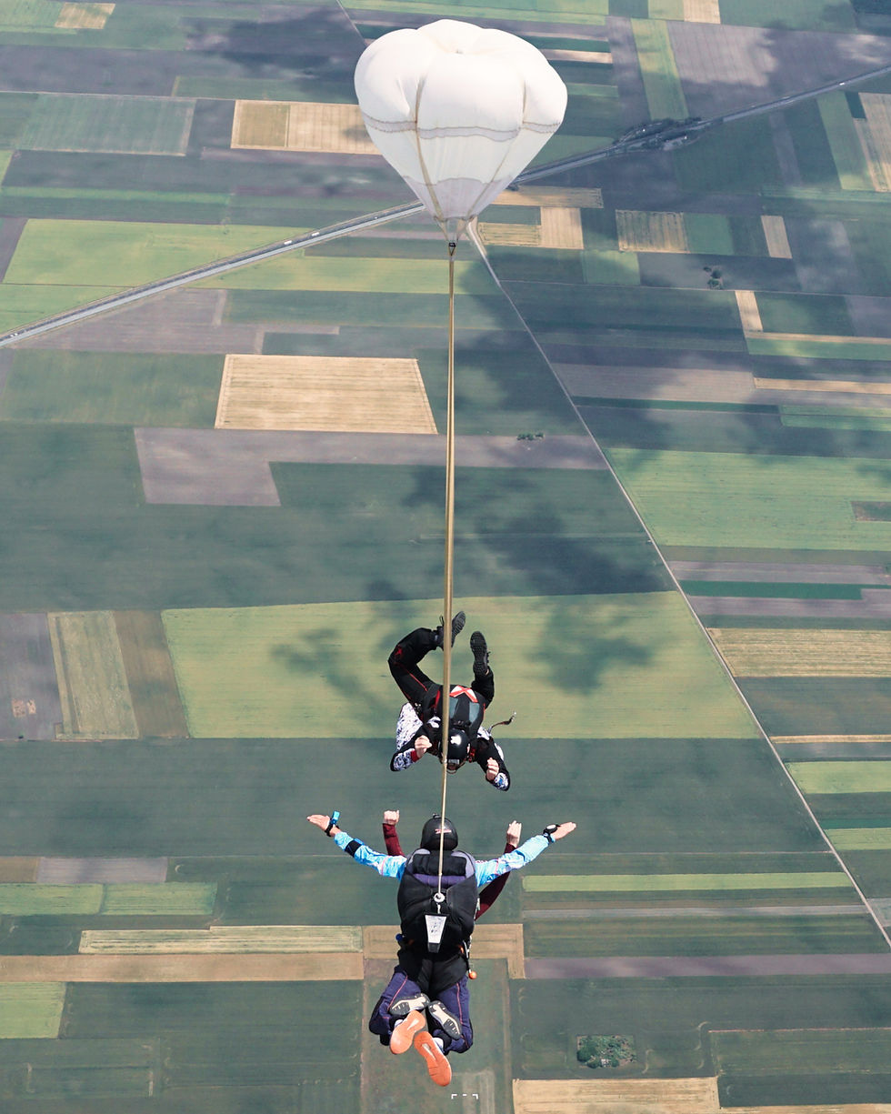 Tandem skok padobranom u Subotici (Palić). Skok sa 3000m i promo 4000m (31.07–02.08). Bez iskustva. Rezerviši svoju skydiving avanturu!