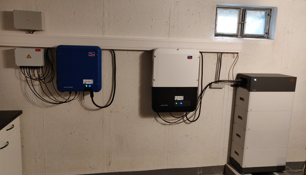 Photovoltaikanlage auf einem Reihenhaus in Köln-Esch mit 9,49 kWp Leistung, Batteriespeicher und SMA EV Charger