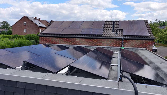 Photovoltaikanlage auf einem Reihenhaus in Köln-Esch mit 9,49 kWp Leistung, Batteriespeicher und SMA EV Charger