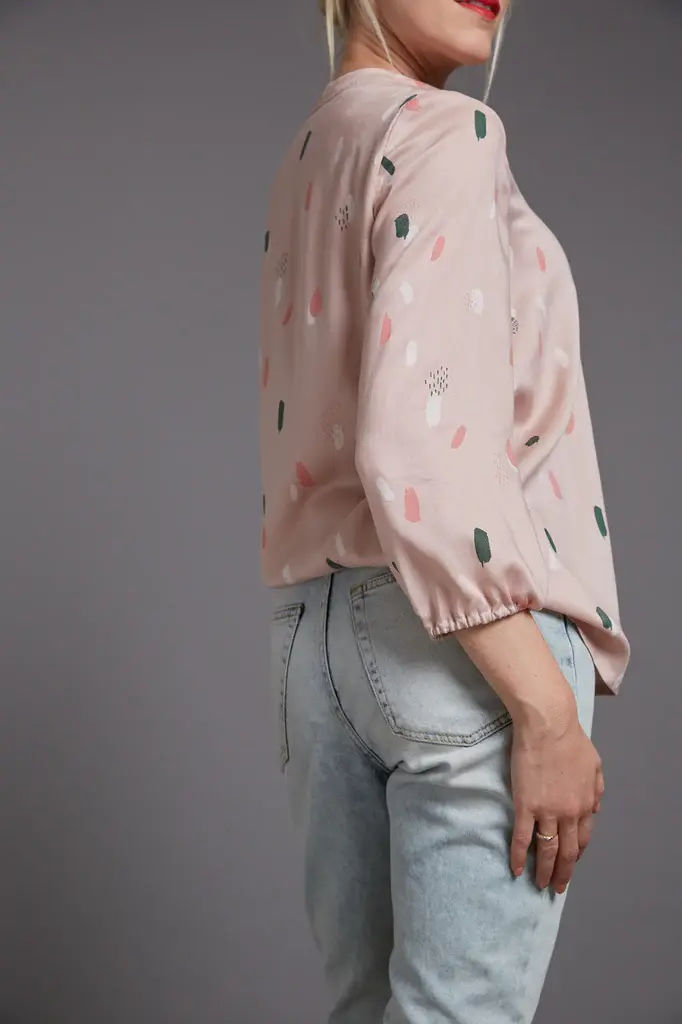 Thumbnail: The Avid Seamstress - The Blouse