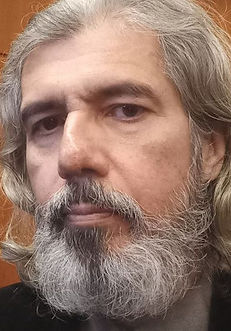 Newton Martins Nazareth, presidente da Academia Panamericana de Letras e Artes do Rio de Janeiro – APALA RJ, é um artista brasileiro, escritor, palestrante, compositor, pianista, produtor musical, com formação em Arquitetura, nascido na cidade do Rio de Janeiro em 06 de Junho de 1962. Sobrinho bisneto do compositor e pianista Ernesto Nazareth (1863-1934), pertence ao ramo familiar do maestro Francisco Manuel da Silva, autor da música do Hino Nacional Brasileiro. 

Atividade literária

Em 29 de setembro de 2024 lança o seu ensaio “Ernesto Nazareth: Carioca” (Ed. do Autor) no palco do Teatro do Centro Cultural Justiça Federal, conduzindo a palestra que antecedeu o recital de piano solo da japonesa Yuka Shimizu, em evento público realizado pela APALA RJ. 

Lançou oito obras literárias desde o Confinamento de 2020, inclusive em coautoria com a sua esposa, Regina Maria Fraga Brito, Vice-Presidente e Embaixadora Cultural da APALA RJ. 

Como palestrante, aborda a temática musical no contexto histórico, com títulos como: “Ernesto Nazareth: Carioca”, “D. Pedro II e a Música no Brasil” e “Sons do Brasil”, esta pelo Projeto Música no Museu, para o qual tem produzido audiovisuais desde o Confinamento.  

Atividade musical 

Atualmente, dedica-se à composição de peças de larga escala orquestrais, como óperas contemporâneas e oratórios musicais: “Planeta Umbanda”, “O Senhor da Luz”, “Rudá: o Avatar interplanetário” e “A Gênese”, em coautoria com Regina Brito e Adriana Borges (in memoriam). 

Na juventude, ainda exercendo a profissão de arquiteto, atuou como tecladista e compositor em diversas bandas de rock como a “Fruto da Imaginação", de 1987 a 1990, apresentando-se nos programas televisivos “Jõ Soares Onze-e-Meia” do SBT e “MilkShake” da apresentadora Angélica, na TV Manchete, ambos em 1990. Compôs a música das vinhetas de abertura de diversos programas da antiga TVE (Televisão Educativa) do Rio de Janeiro, incluindo a chamada da emissora. 

Profissionalizou-se como músico em 1992 com a banda “Digital Sound”, passando a apresentar-se como tecladista no circuito de clubes do Rio de Janeiro e Niterói. 

Em 2006 iniciou, como recitalista de piano, sua participação regular no Projeto Música no Museu, produzindo e protagonizando o show "Um Século de Música Brasileira", com o qual realizou dezenas de apresentações em espaços culturais cariocas. Este espetáculo multimídia consiste de um recital de piano com o repertório clássico de seu tio-bisavô e de outros compositores, projeção simultânea de imagens históricas e interpretação de textos em forma de monólogos, com participação de cantores e atores. 

A partir de 2013 dedicou-se intensamente a atividade de compositor, em parceria com Adriana Borges (1962-2019), criando peças de larga escala como as "Pet-Óperas" denominadas "Filhotes" e destinadas ao público infanto-juvenil. Duas delas foram apresentadas: "Filhotes - a Pet-Ópera", em 15 de Outubro de 2017 no teatro do Clube Hebraica pelo Projeto Música no Museu; e "Bicho no Lixo" em 25 de Março de 2018 no teatro do Clube Monte Líbano, ambas com um elenco de músicos e atores. Em 07 de Dezembro de 2019 apresentou-se ao piano e teclados com a Orquestra Sinfônica Juvenil Carioca, solistas e coro, sob a regência do maestro Vinícius Louzada, na Igreja de Santa Teresinha, no bairro carioca de Botafogo, na estreia mundial de "A Gênese", em coautoria com Adriana Borges. 

Com o advento do Confinamento, passou a produzir vídeos para o Projeto Música no Museu, com transmissões pelo YouTube, como: "A História da Harpa" “Sons do Brasil” e "Os Imortais da Música Brasileira", dedicando-se à composição de obras musicais de larga escala e arranjos orquestrais. 

Vídeos
- Ernesto Nazareth, carioca Newton Nazareth
- Música no museu - Newton Nazareth

Matérias
- Lançamento da obra "Ernesto Nazareth, Carioca"
- Música no museu chega ao Palácio Tiradentes
- A cultura é magneticamente imantada a Newton Nazareth