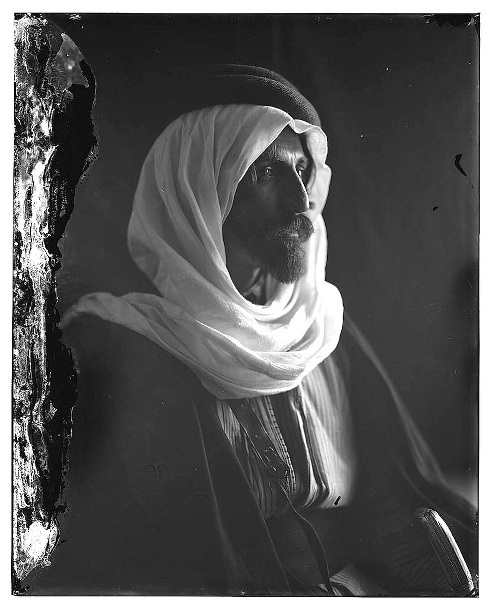 Photography and Making Bedouin Histories in the Naqab, 1906-2013: An Anthropological Approach 