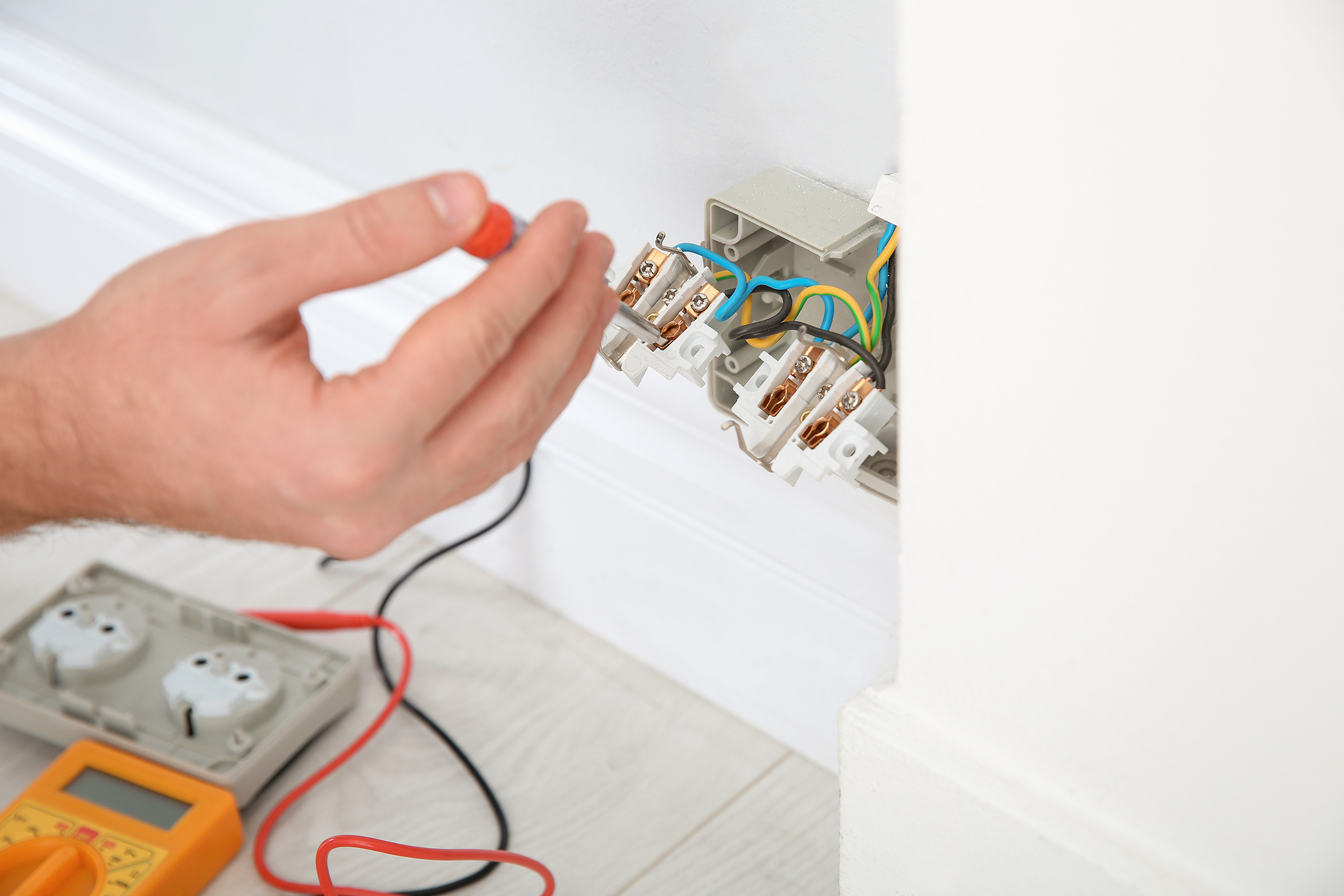 electrician-working-on-electrical-outlet-in-a-home-sml.jpg