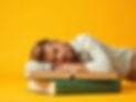 addormentato sui libri.jpg