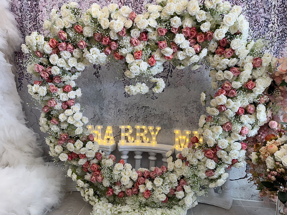 Thumbnail: Rental backdrop heart shape arch