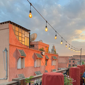Dachterrasse in Marrakesch mit Blick über die Altstadt