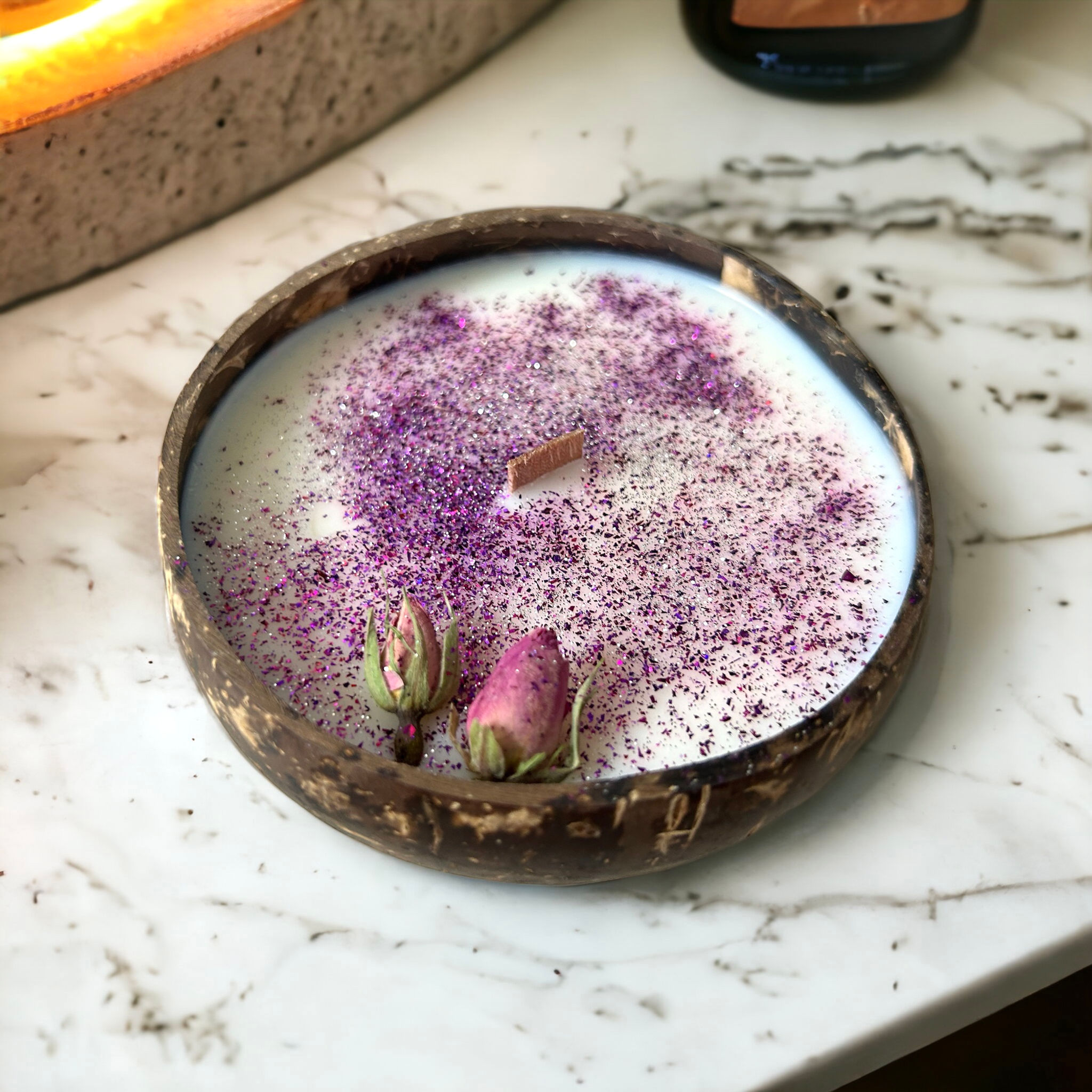 SÓJOVÁ SVÍČKA V KOKOSOVÉ MISCE - WILD MAGNOLIA