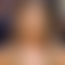 YouTuber Emma Chamberlain was at the Met Gala interviewing celebrities for 2 years running!