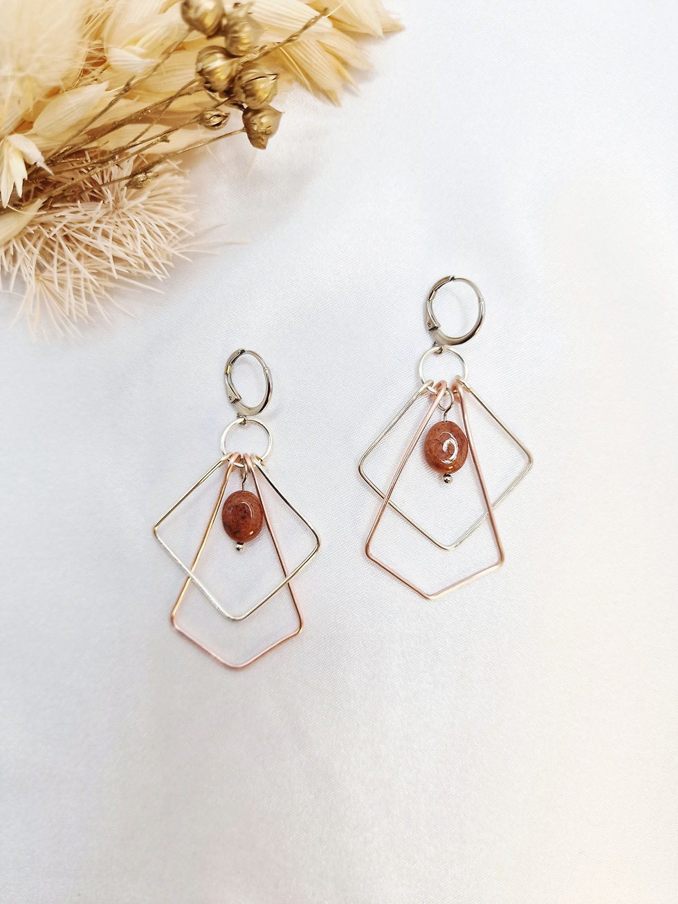 Miniature : Boucles d'oreilles géométriques or rose avec perles