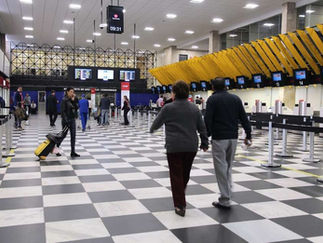 Queda no número de passageiros não reduz preço de passagens aéreas