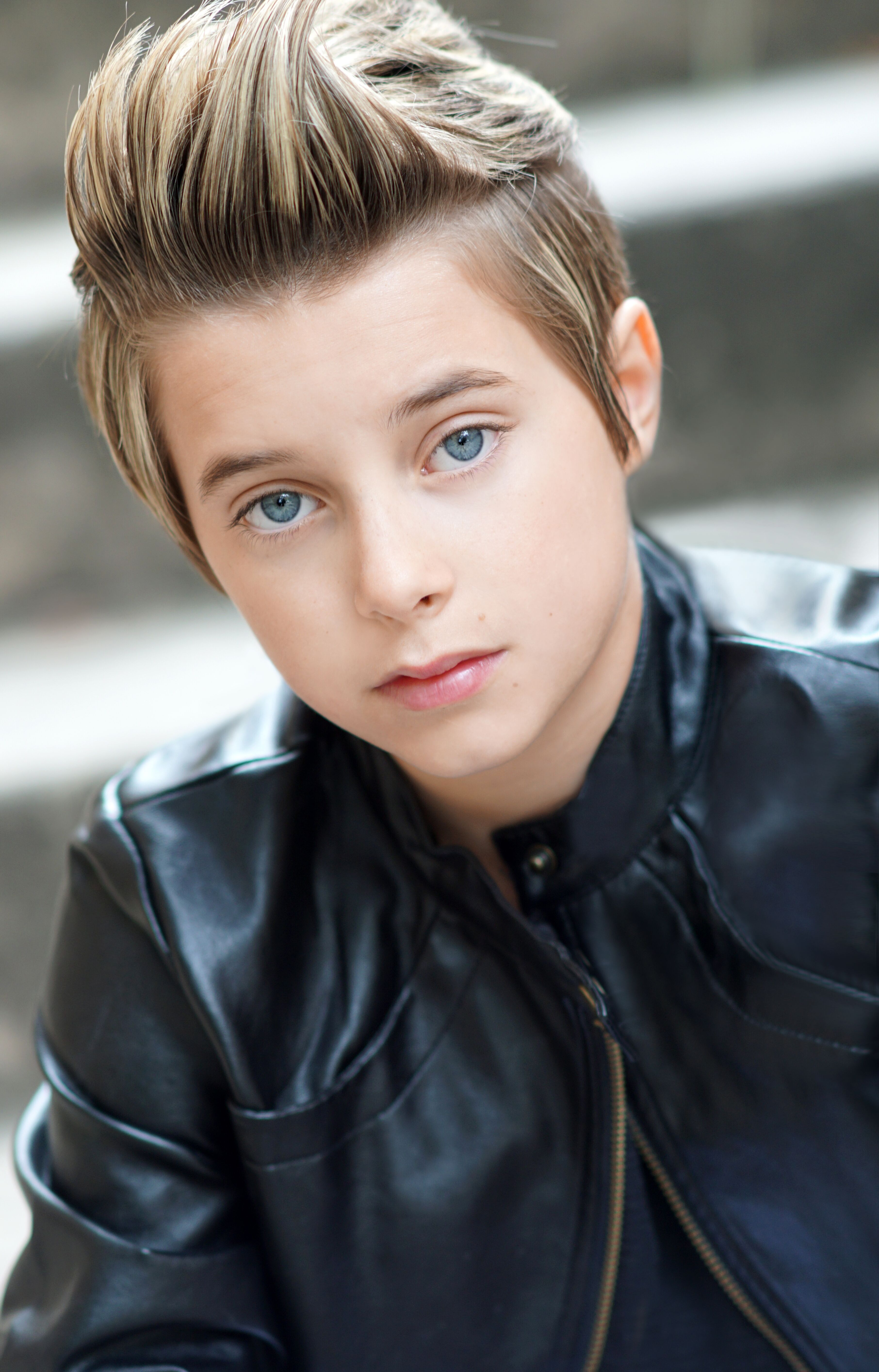 GAVIN MAGNUS