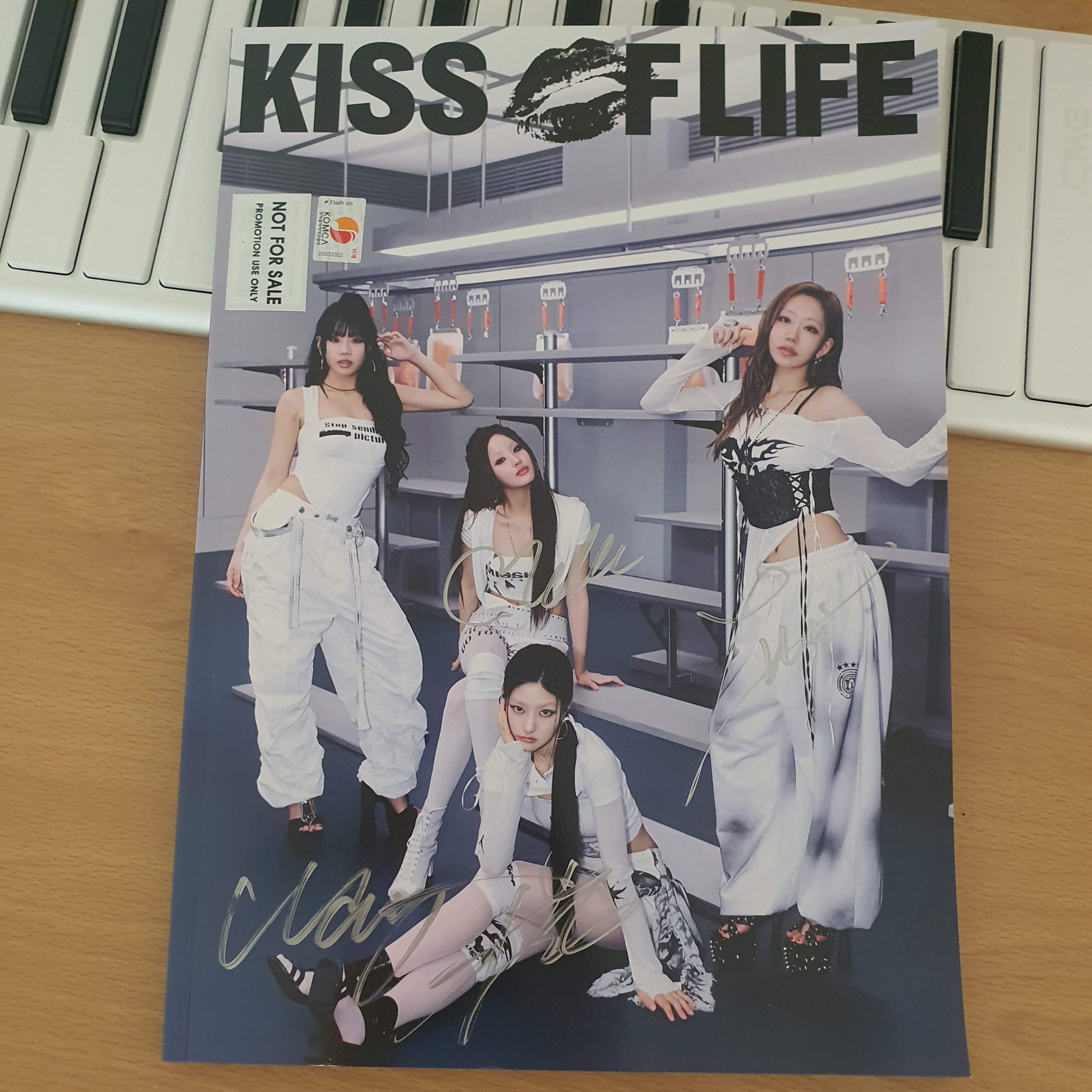 Kiss of Life signed promo album – 4th Mini Album Magazine Ver. with 3 photocards, rare Kpop not-for-sale CD