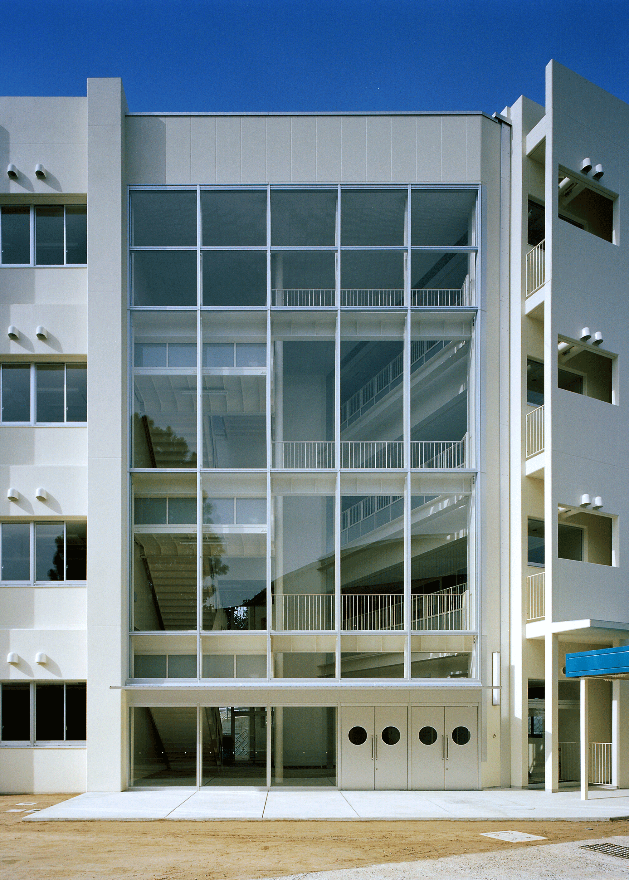 伴小学校　外観