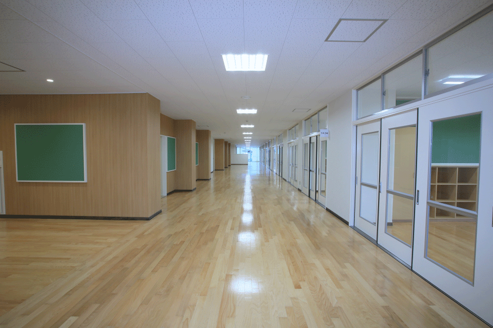 右田小学校　内観3