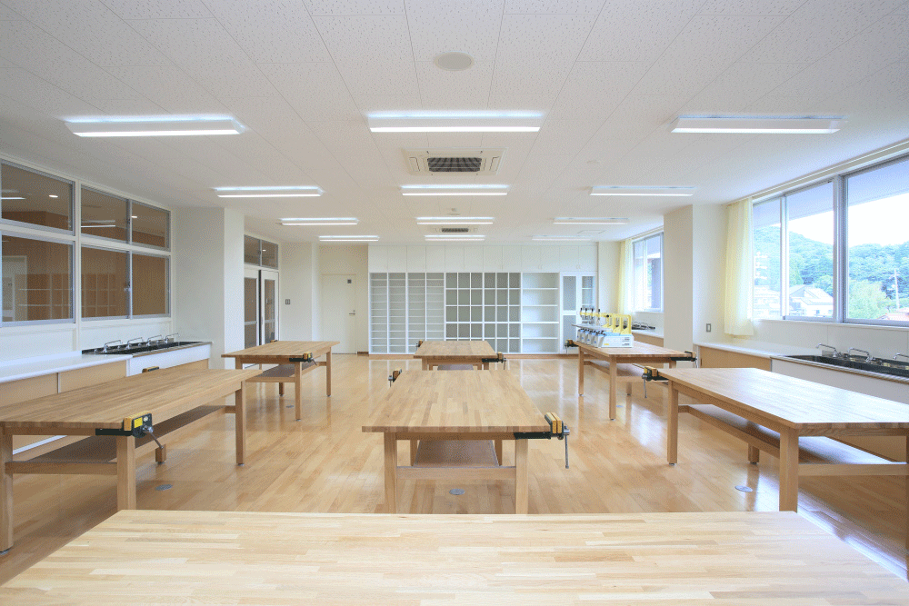 右田小学校　内観6