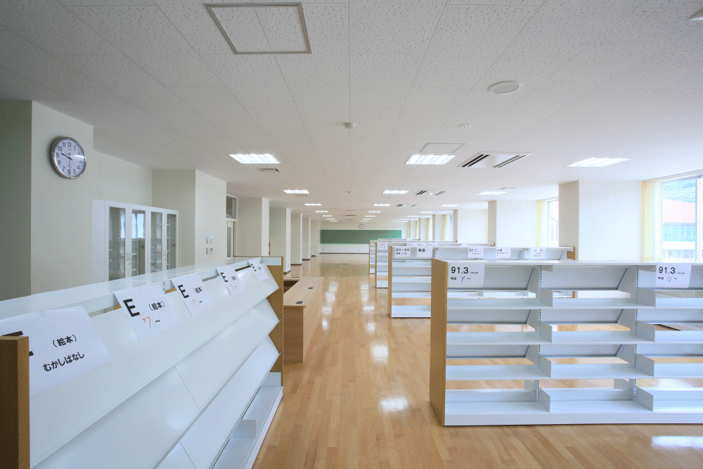 右田小学校　内観4