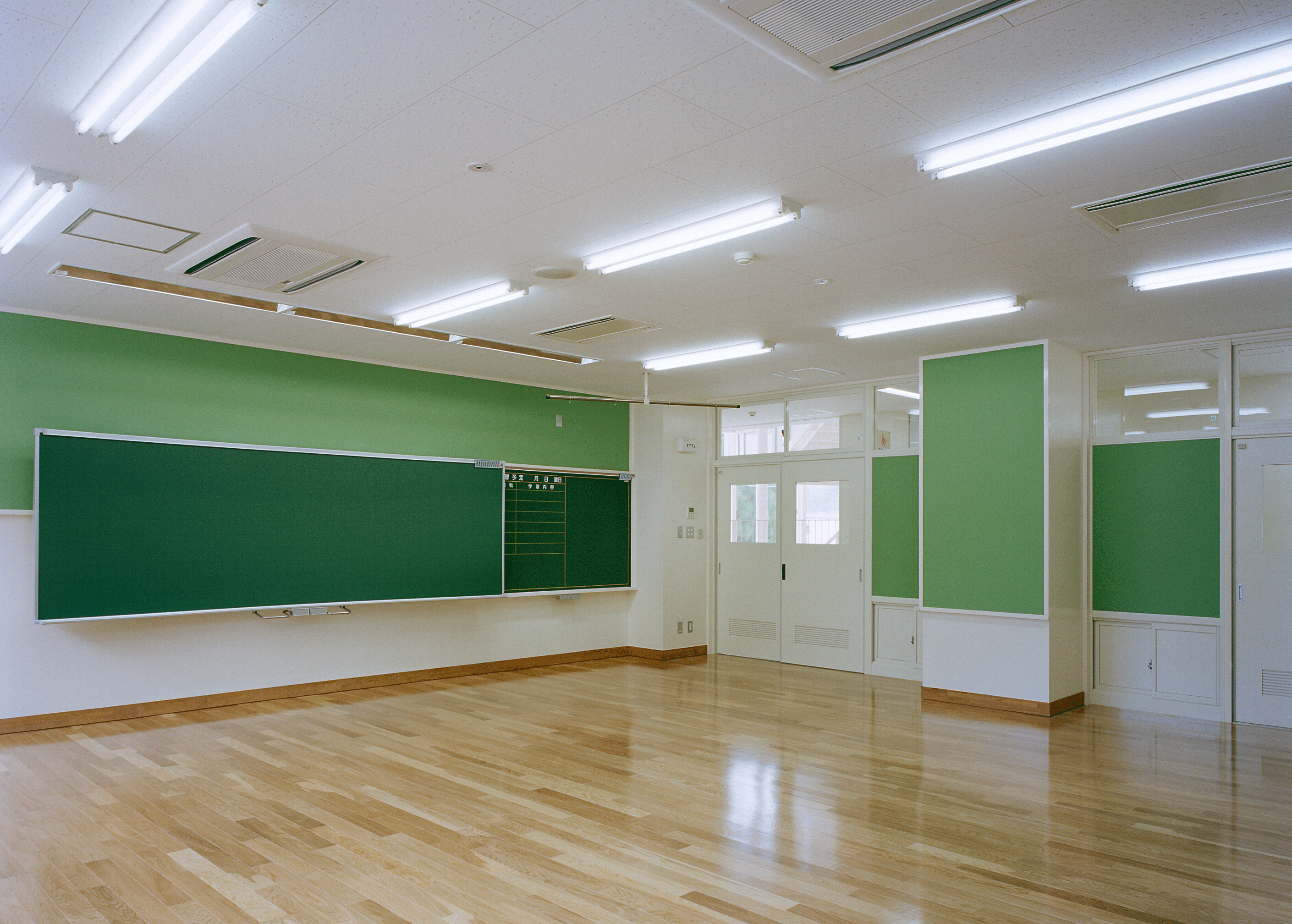 伴小学校　内観3