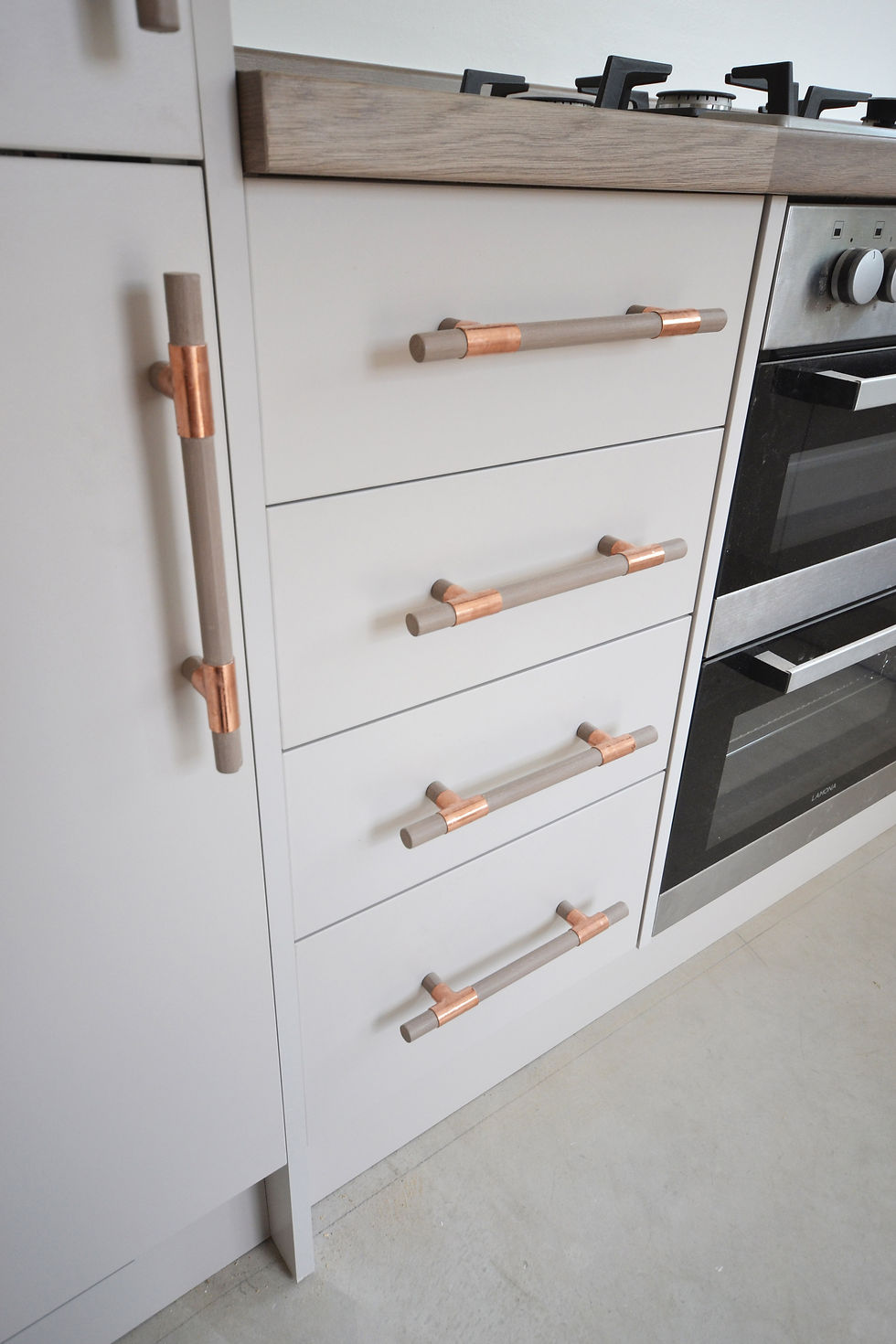NORBITON 14- HANDLES CLOSE UP