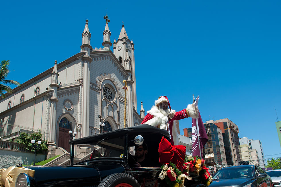 FOTOS: Veja como foi a chegada do Papai Noel ao Prataviera Shopping