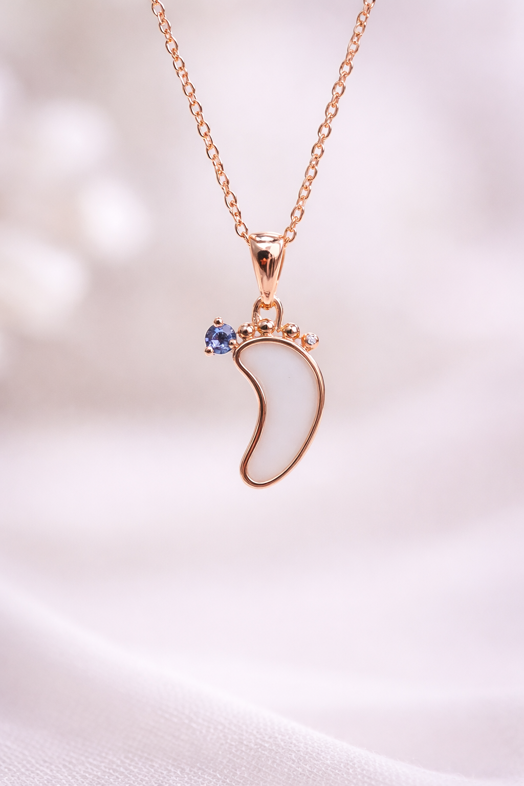 Collier pied bébé avec pierre de naissance