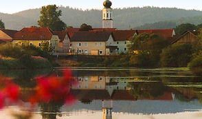 Kirche Oktober_edited.jpg