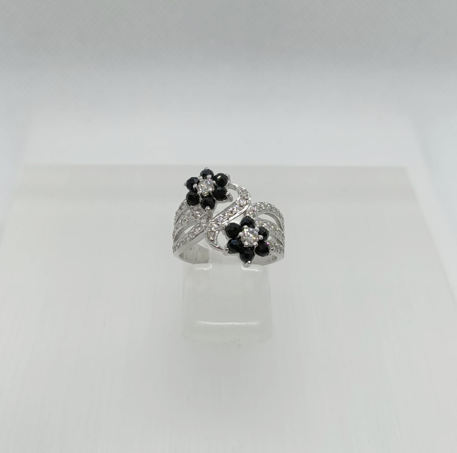 DS Gemmed Onyx Flowers Ring