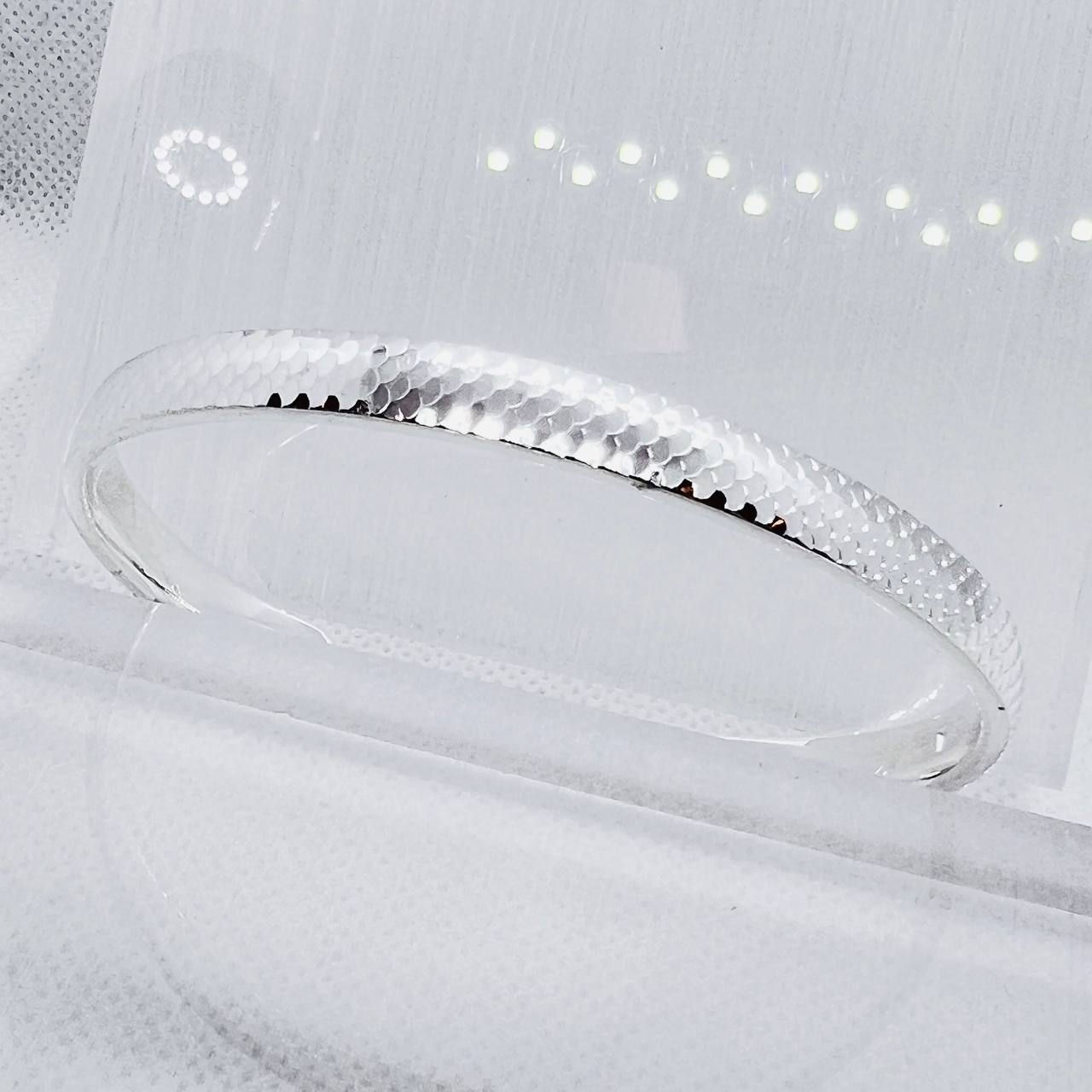 DS Hammered Glow Bangle