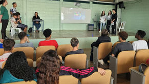 Alunos debatem sobre tecnologia em júri simulado