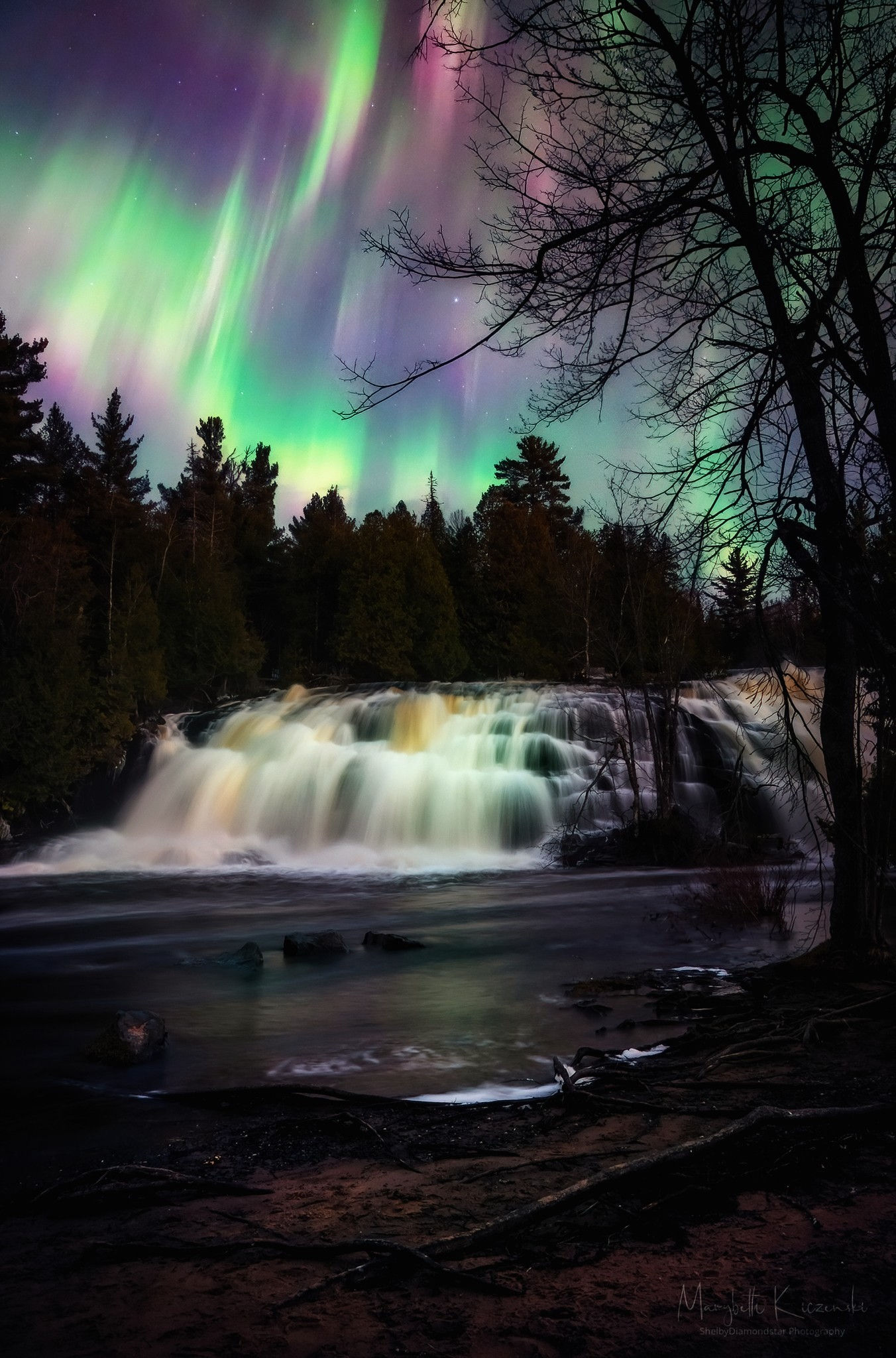 Bond Falls under the Aurora V2