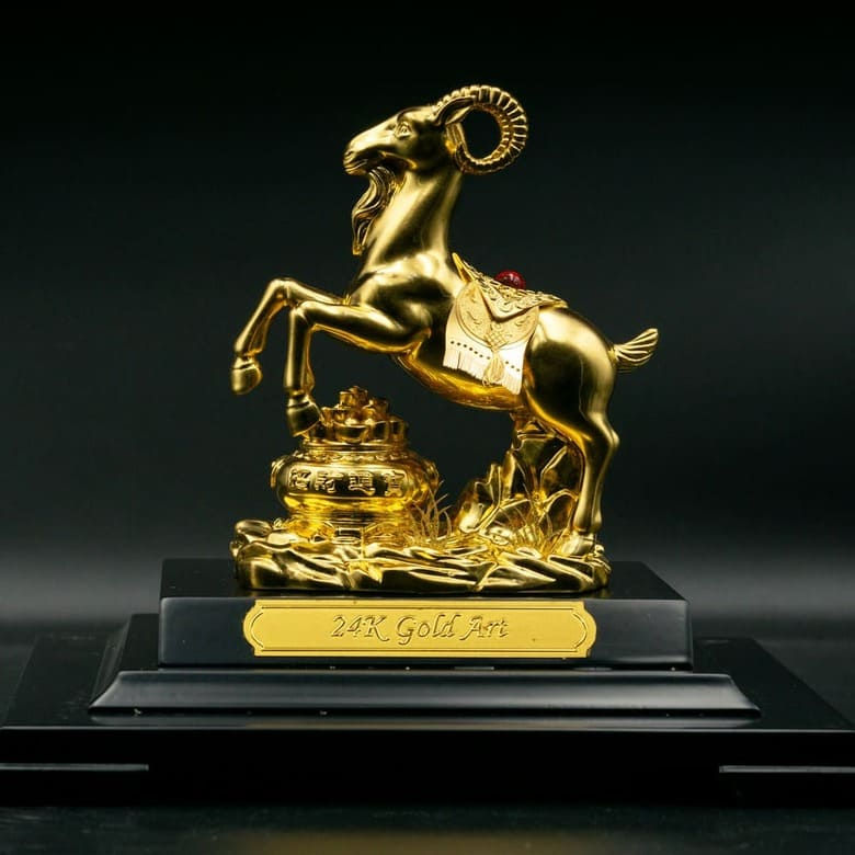 Tượng dê mạ vàng 24K