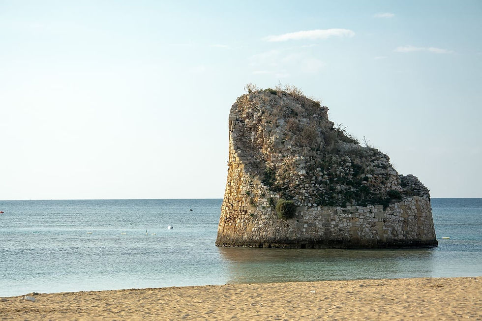 La Torre Pali che da il nome all'intero borgo in cui si trova
