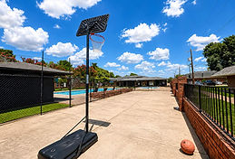 4604 Parliament Dr Amenities