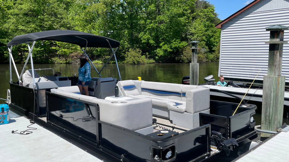 Pontoon Boat Color change wrap.jpg