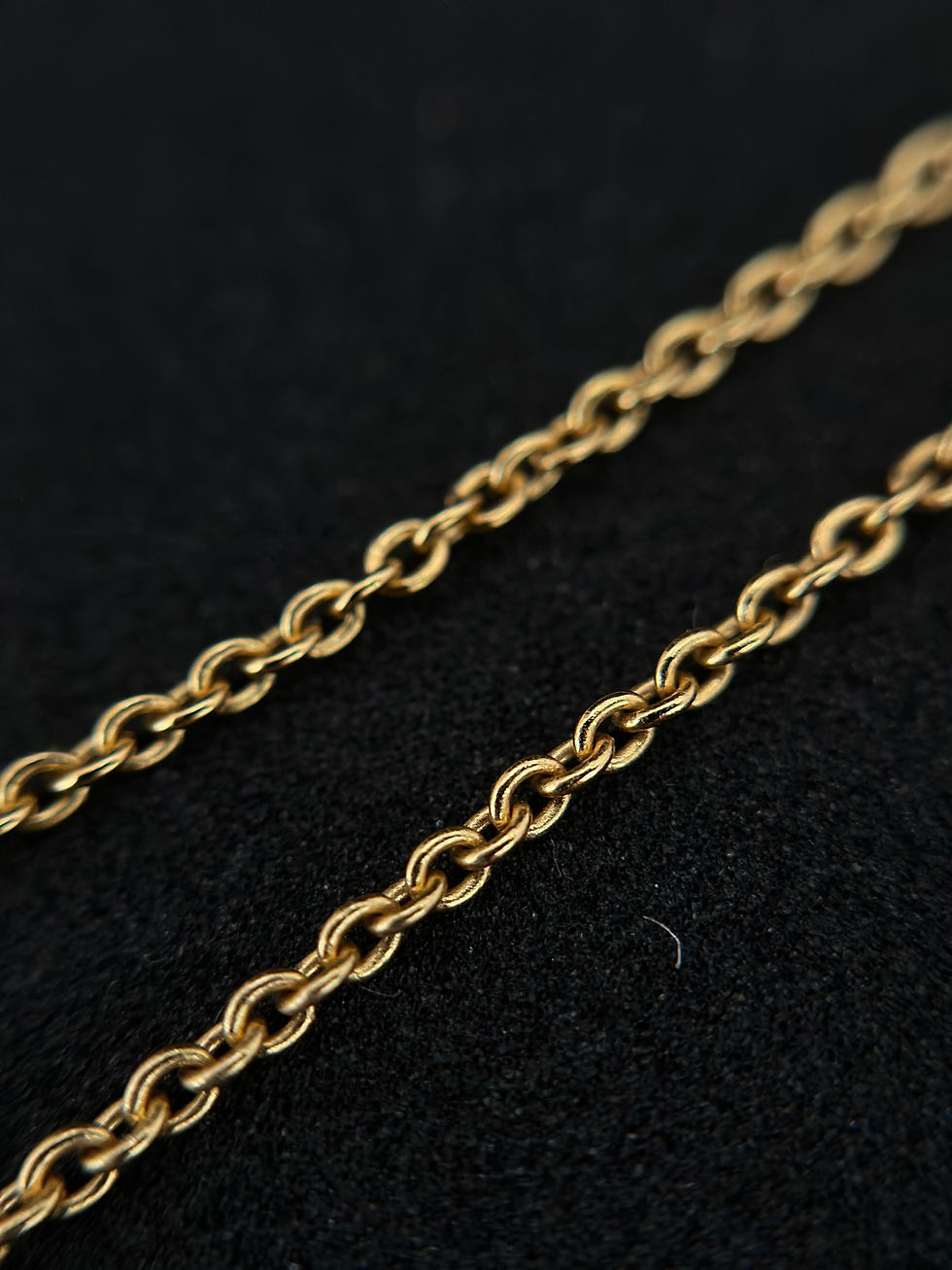 Thumbnail: Un collier en forme de défense d'éléphant