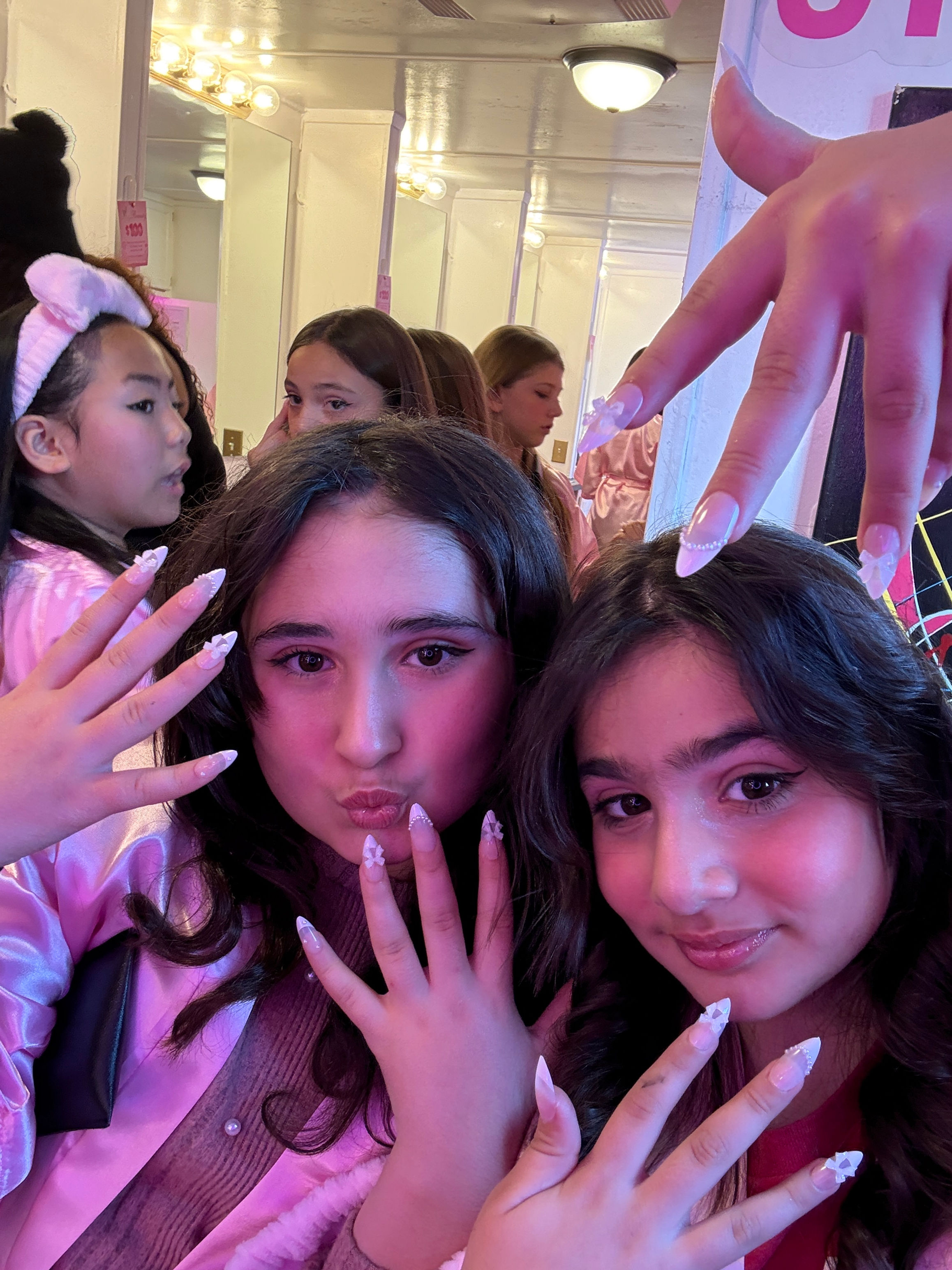 “Mobile spa party near me” “Mobile spa party los angeles” “mobile birthday parties” “mobile spa party packages” “Mobile birthday party venues” “Mobile beauty party” “Mobile spa truck” “pamper birthday party” “pamper bus near me” “pamper party packages”