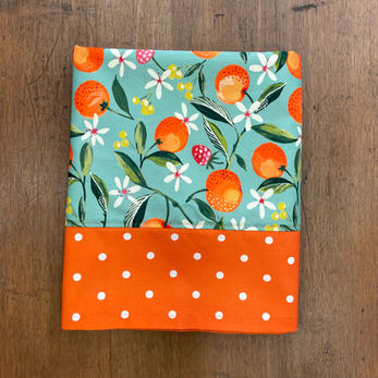 Nappe de table en tissu Clarke and Clarke motifs oranges et pois