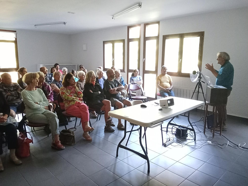 Environ 35 personnes se sont réunies pour entendre la conférence. Un format inédit durant les Estivales.